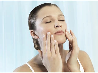 Hialuronsavas feltöltő kezelés